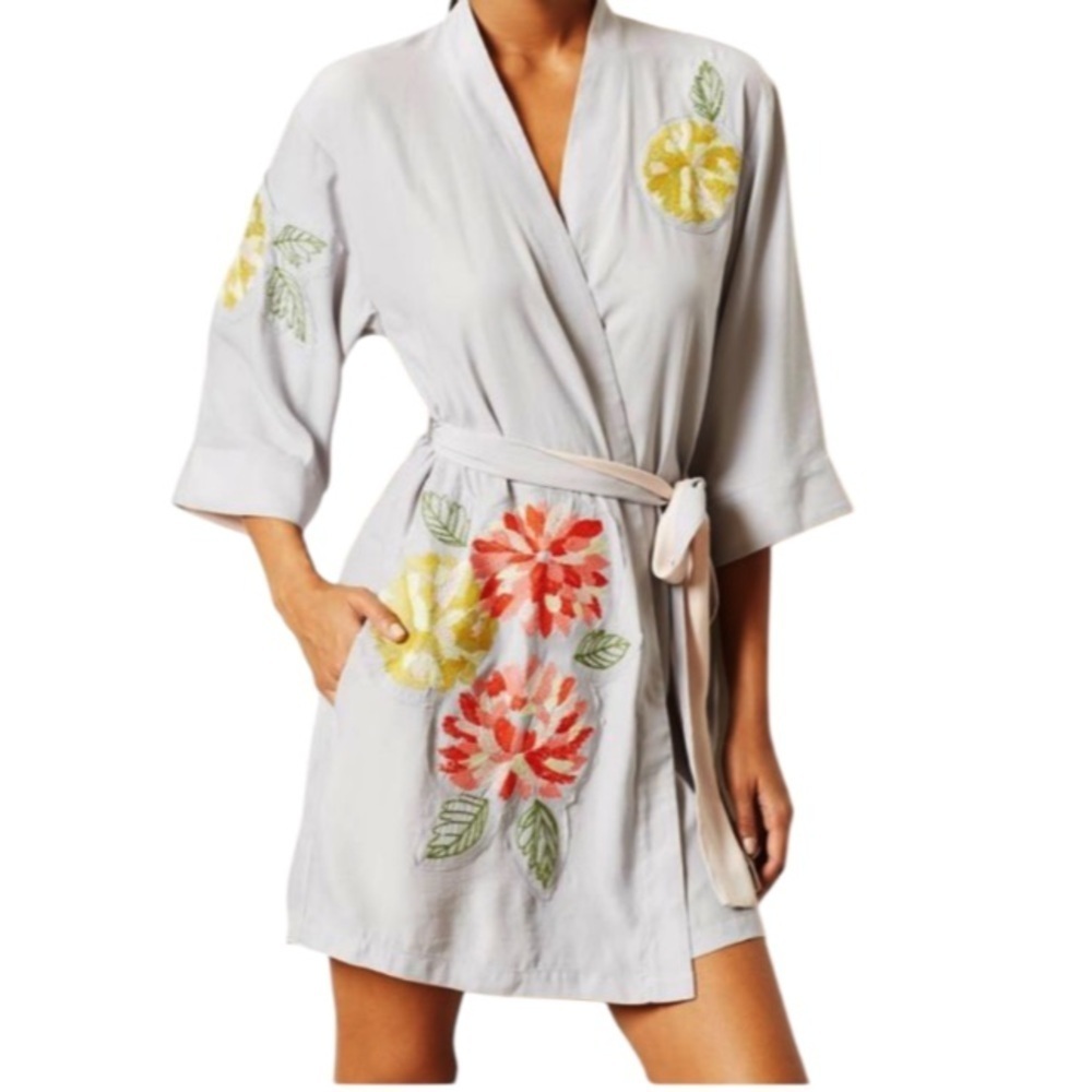 Anthropologie E by Eloise Embroidered Floral Robe Gray Pockets Boho